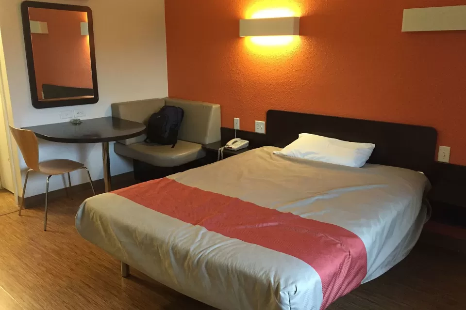 Motel 6 hotel room in Braintree, Massachusetts in 2015